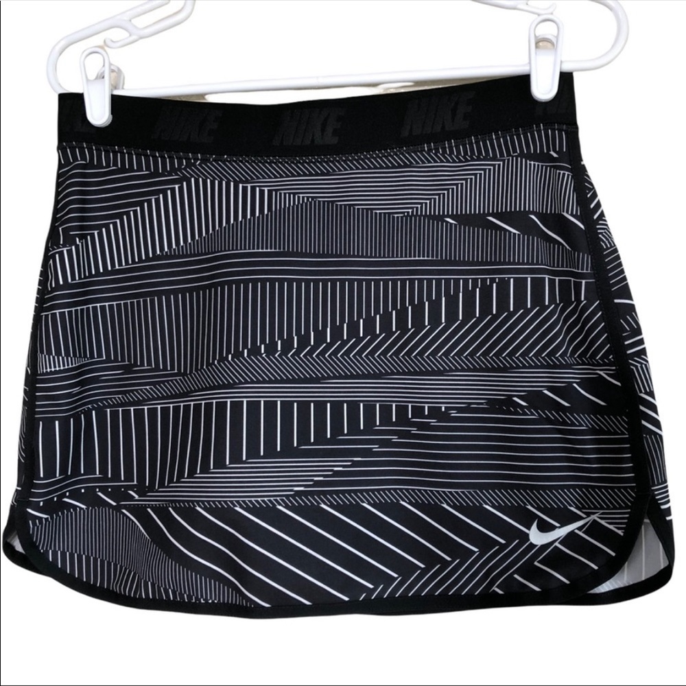 NWT Nike Golf Dri-Fit Skort / Skirt Geometric Striped Size Small